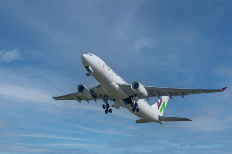 Air Traffic Control Staffing Issues Cause Widespread Flight Delays Across Major U.S. Airports