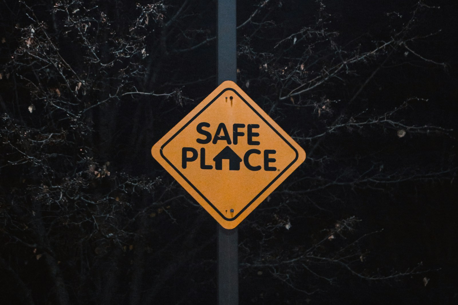 A yellow sign that says safe place on it