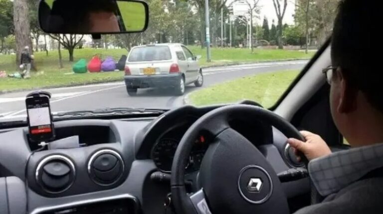 Uber driver drops passengers at airport, then returns to burglarize their home