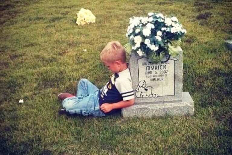 For six months, a boy made daily trips to his mother’s grave — what his father discovered when he followed him is stunning