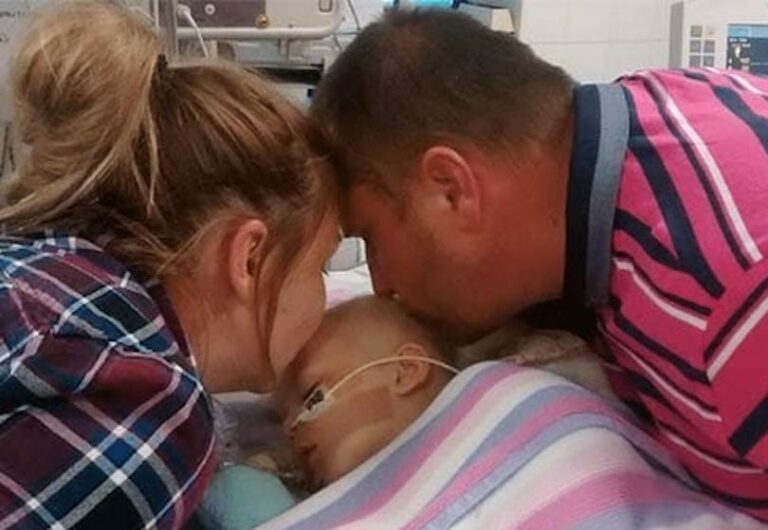 They Said Their Final Farewell… Then Half an Hour Later, a Scream From the Room Changes Everything